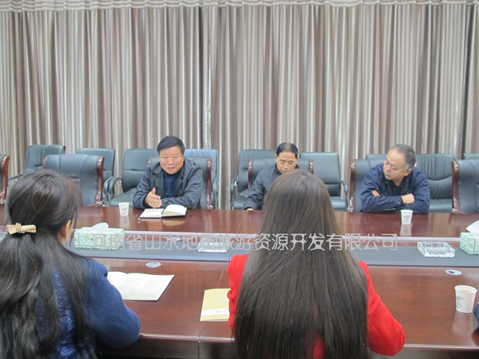 公司董事长助理王兴民等陪同参加了该活动.